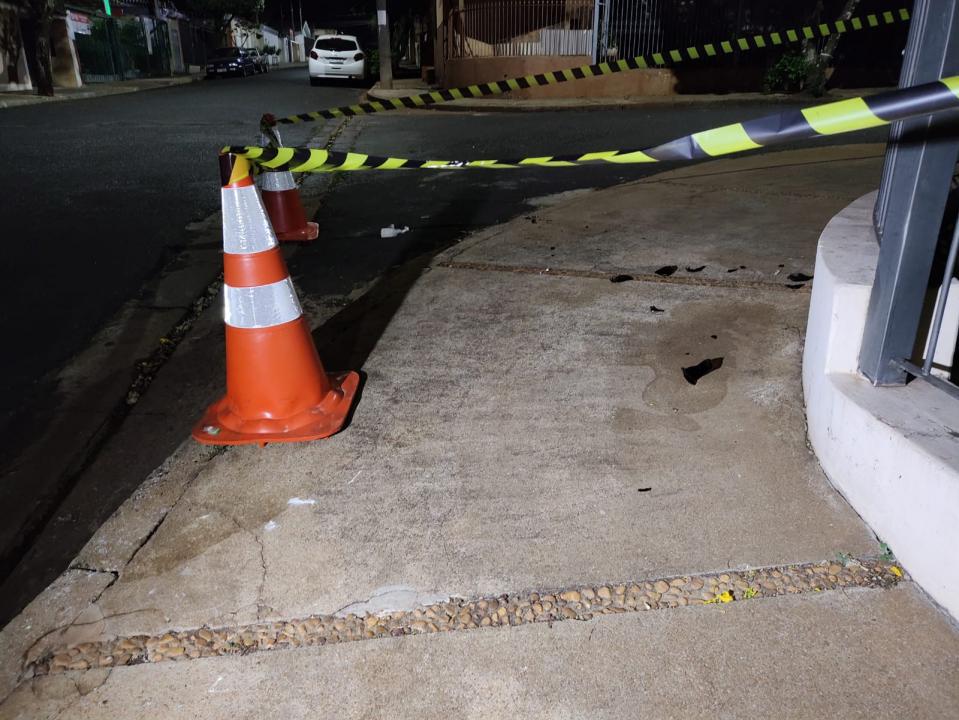 Foto 2 de 7 — Homem leva garrafada na cabeça após discussão em Araraquara; estado é grave